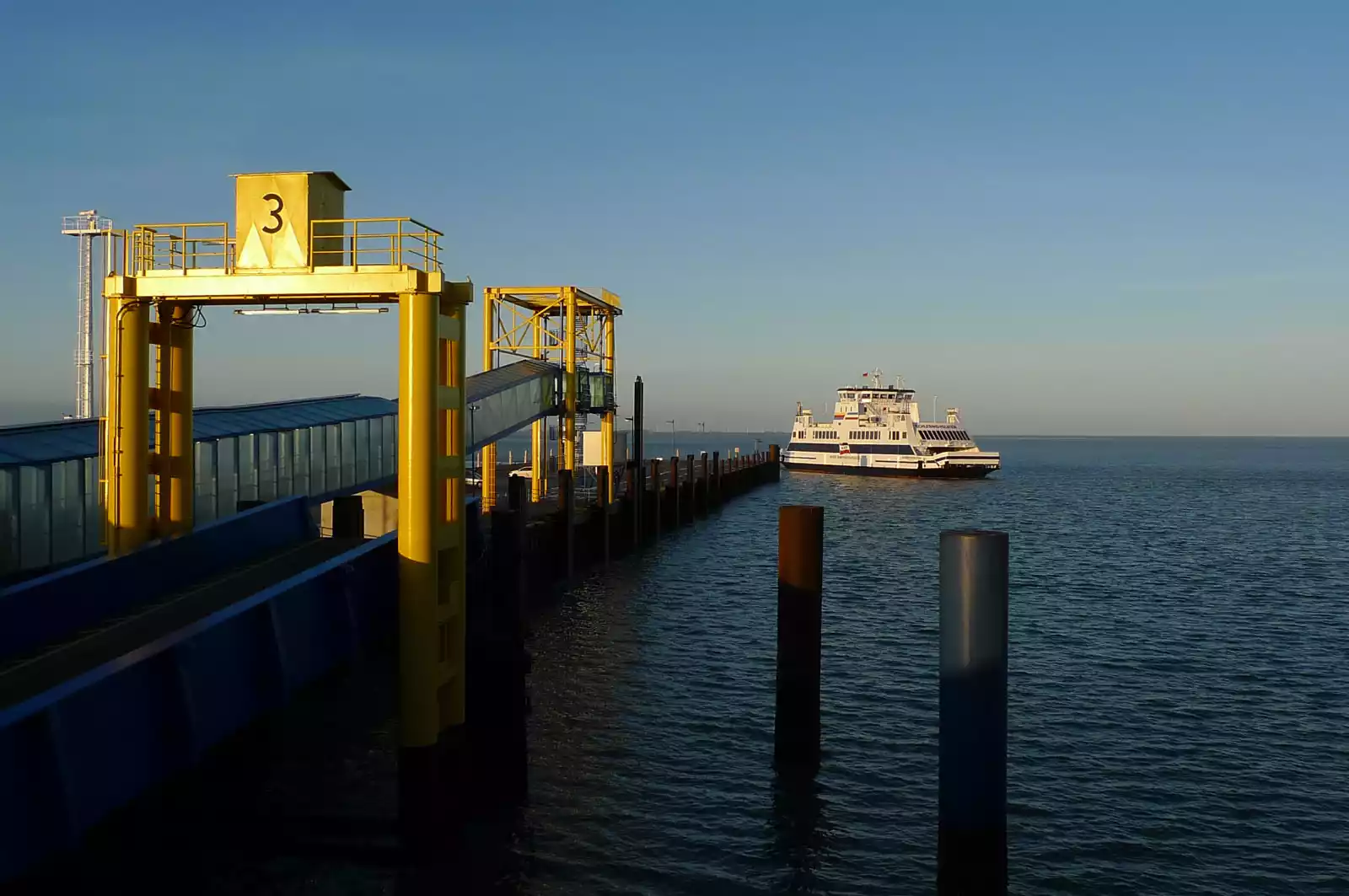 Fähre am Fähranleger von Wyk auf Föhr